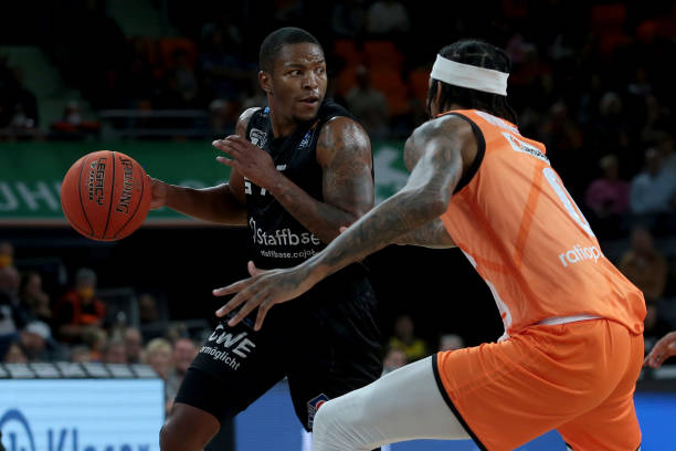 和背部伤势 和背部伤势