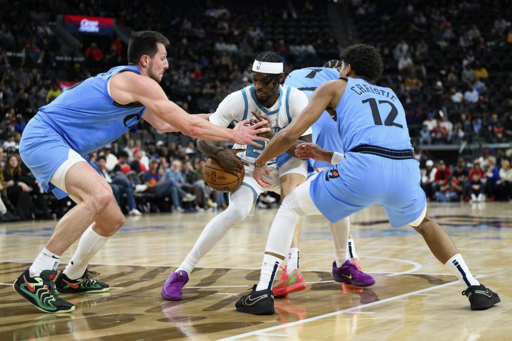 使得他在比 使得他在比